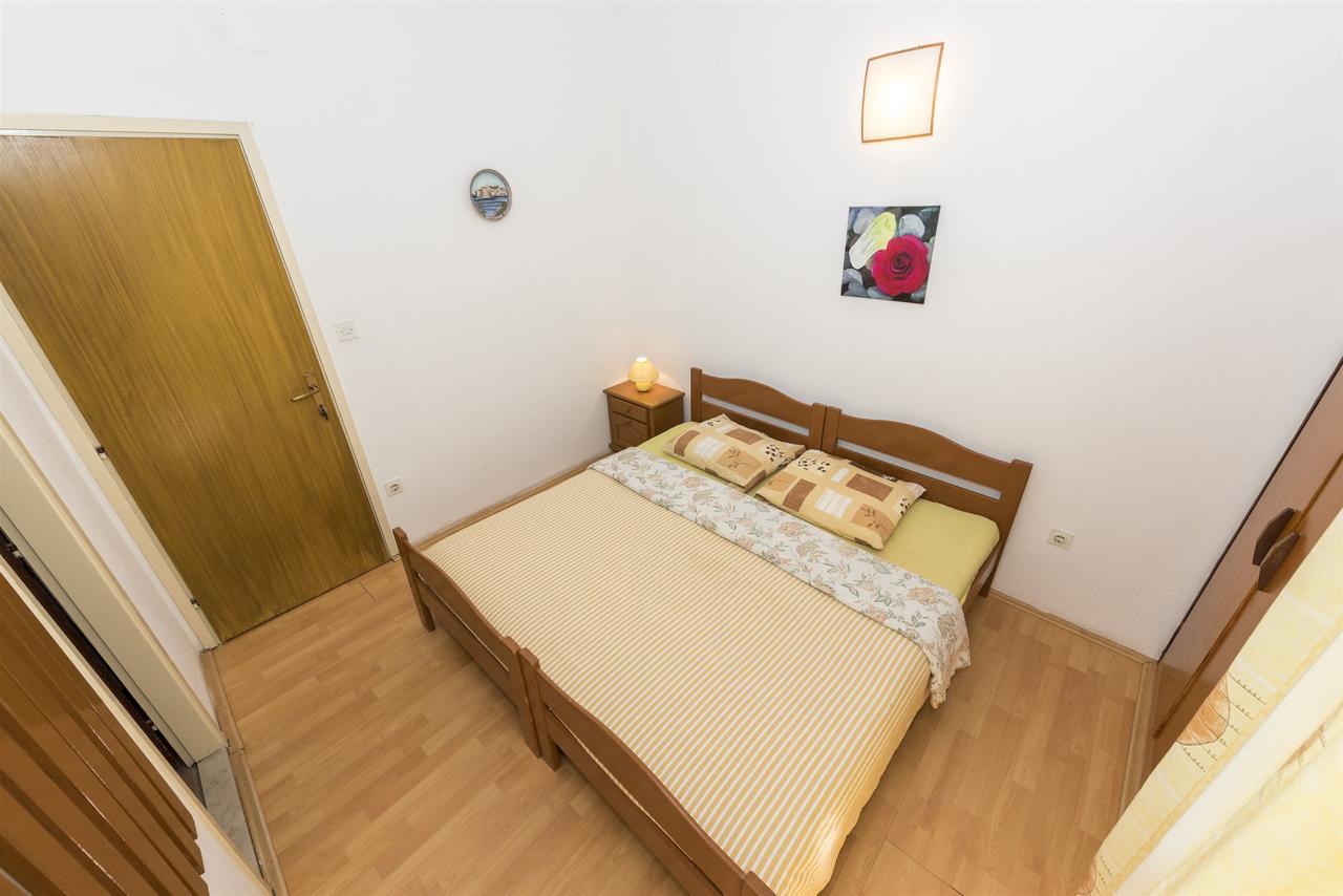 Apartments And Rooms Dragica Starigrad Paklenica Exterior foto