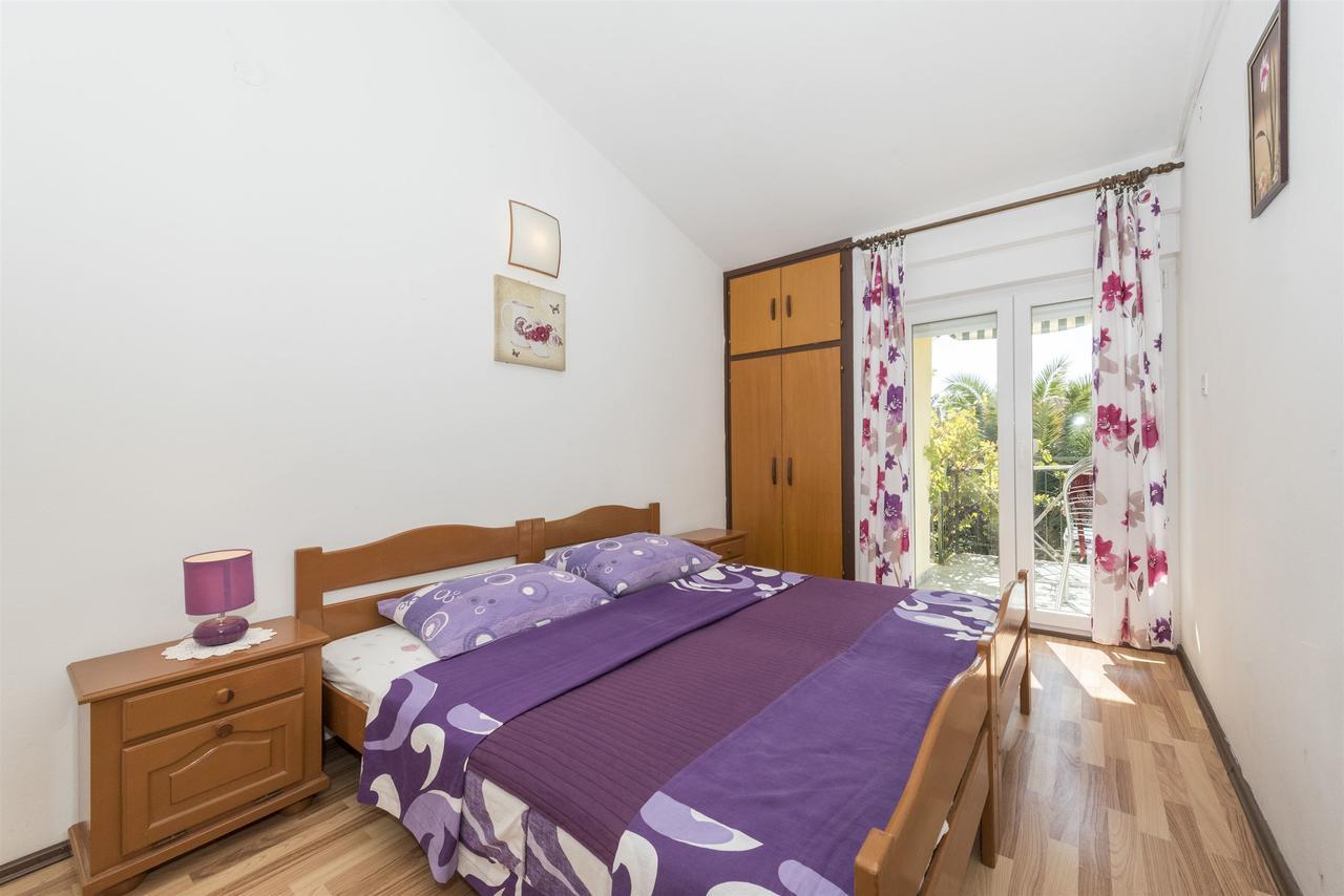 Apartments And Rooms Dragica Starigrad Paklenica Exterior foto