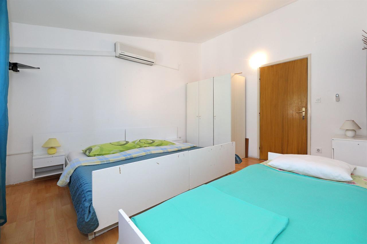 Apartments And Rooms Dragica Starigrad Paklenica Exterior foto
