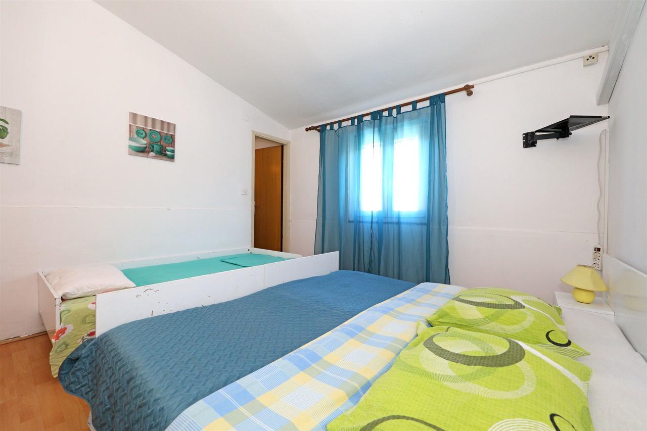 Apartments And Rooms Dragica Starigrad Paklenica Exterior foto