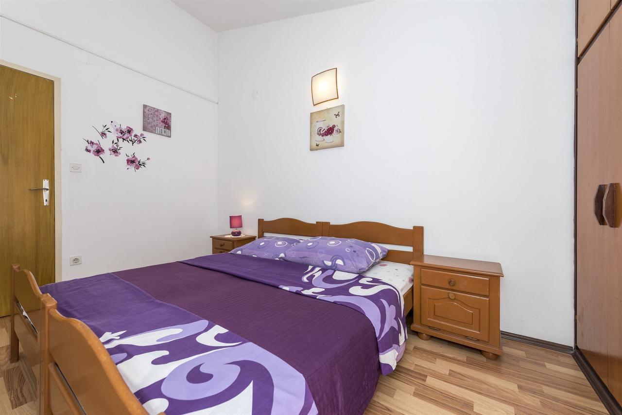 Apartments And Rooms Dragica Starigrad Paklenica Exterior foto